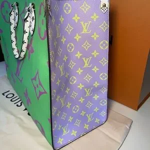 💚💜Louis Vuitton Limted Edition Giant Onthego GM Vert💜💚